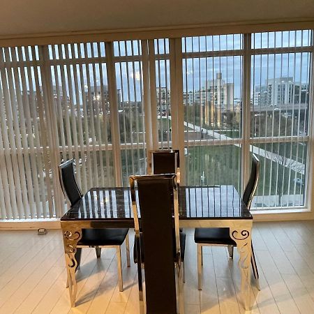 Cozy Open Concept 2Br 2Bath W/Parking -Jays/Cn Daire Toronto Dış mekan fotoğraf