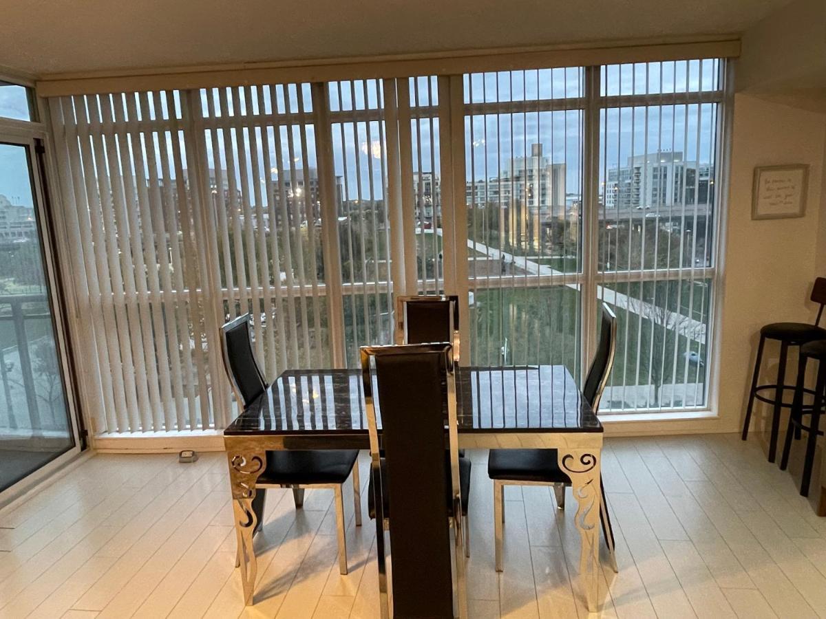 Cozy Open Concept 2Br 2Bath W/Parking -Jays/Cn Daire Toronto Dış mekan fotoğraf