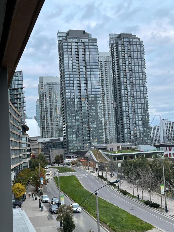 Cozy Open Concept 2Br 2Bath W/Parking -Jays/Cn Daire Toronto Dış mekan fotoğraf