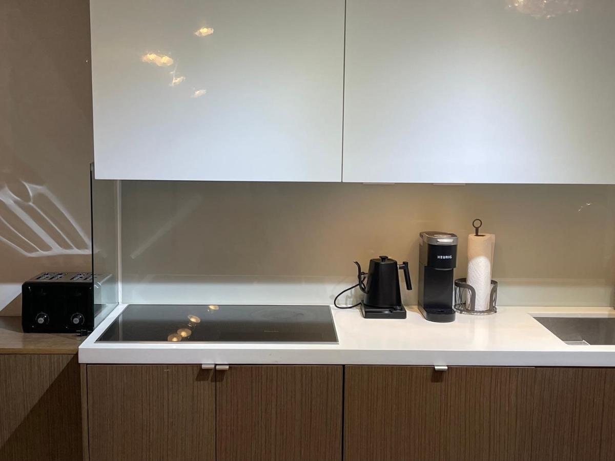 Cozy Open Concept 2Br 2Bath W/Parking -Jays/Cn Daire Toronto Dış mekan fotoğraf