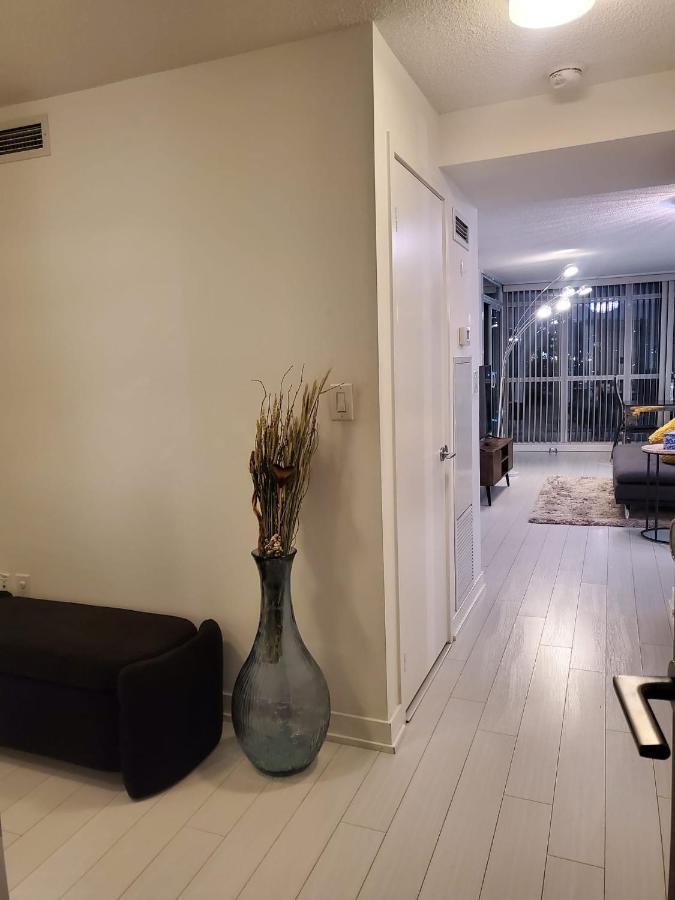 Cozy Open Concept 2Br 2Bath W/Parking -Jays/Cn Daire Toronto Dış mekan fotoğraf