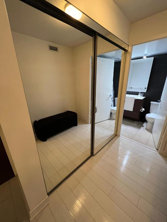 Cozy Open Concept 2Br 2Bath W/Parking -Jays/Cn Daire Toronto Dış mekan fotoğraf